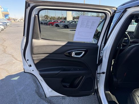 Used 2023 Jeep Compass Trailhawk image 11