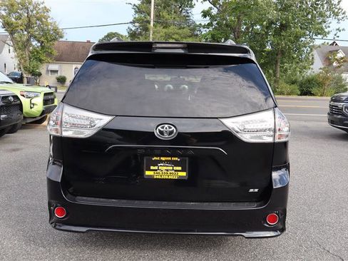 Used 2016 Toyota Sienna SE image 6
