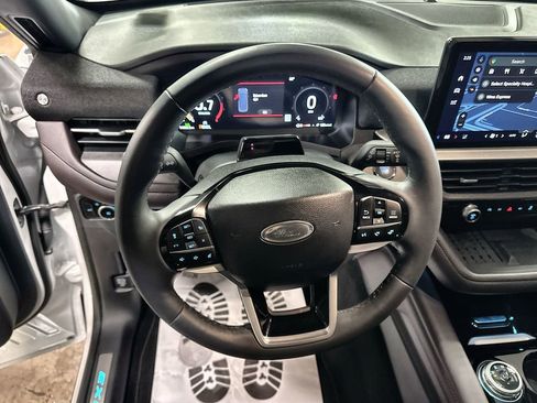 Used 2025 Ford Explorer Platinum w/ Ultimate Package image 17