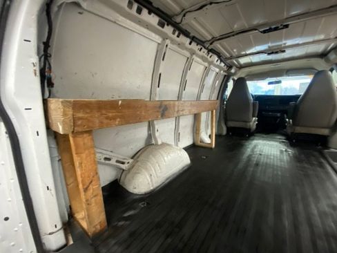 Used 2021 Chevrolet Express 2500 w/ Driver Convenience Package image 15