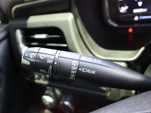 Used 2023 GMC Yukon SLT RWD image 64