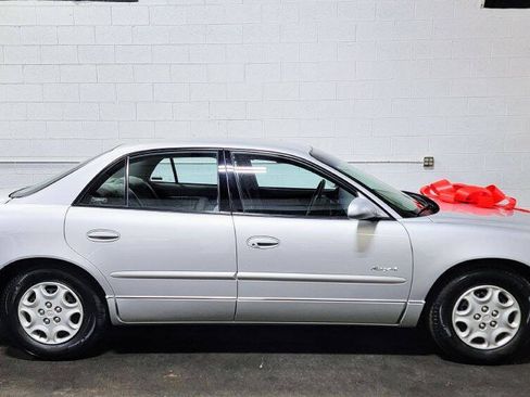 Used 2001 Buick Regal LS w/ Premium Pkg FWD image 2