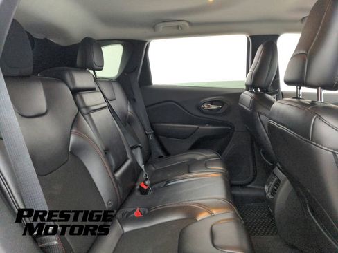Used 2019 Jeep Cherokee Trailhawk w/ Cold Weather Group AWD/4WD image 33
