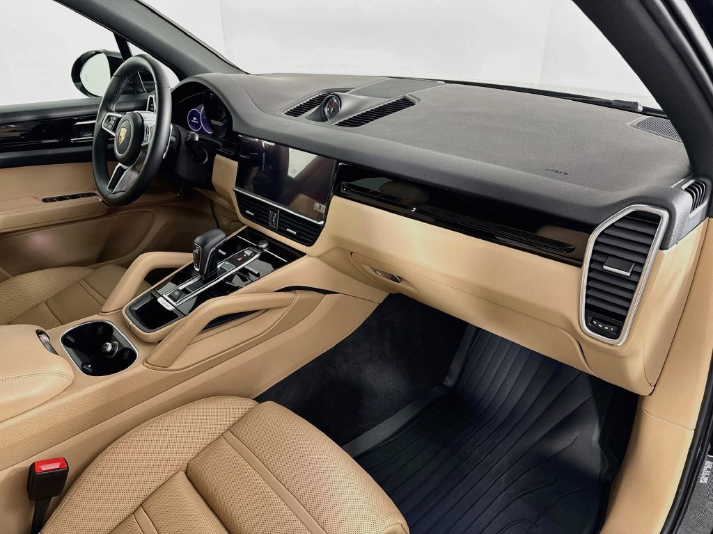 Certified 2023 Porsche Cayenne AWD/4WD image 31