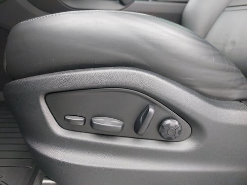 Certified 2024 Porsche Cayenne Coupe AWD/4WD image 31