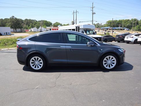 Used 2018 Tesla Model X 100D AWD/4WD image 16