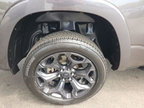 Used 2023 RAM 1500 Limited AWD/4WD image 17