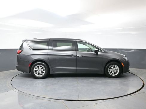 Used 2023 Chrysler Voyager LX FWD image 4