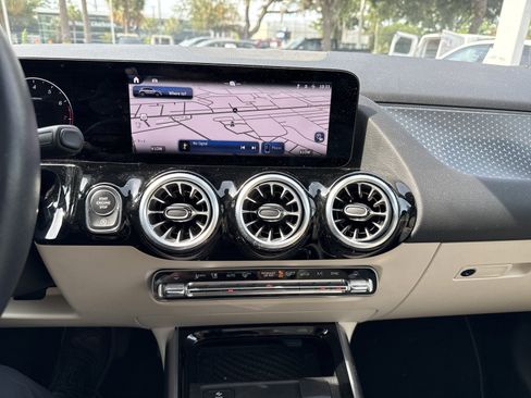 Used 2025 Mercedes-Benz GLA 250 image 18