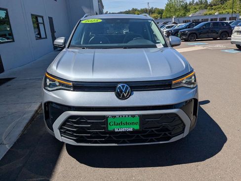 Used 2025 Volkswagen Taos SE FWD image 9