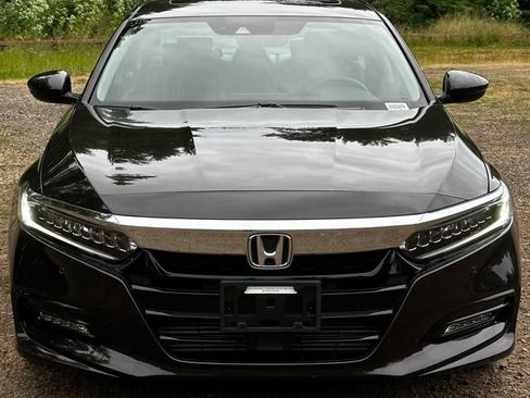 Used 2018 Honda Accord Touring image 3