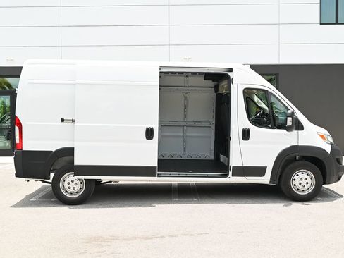 Used 2023 RAM ProMaster 2500 FWD image 9