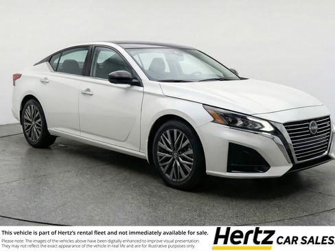 Used 2025 Nissan Altima 2.5 SV image 1