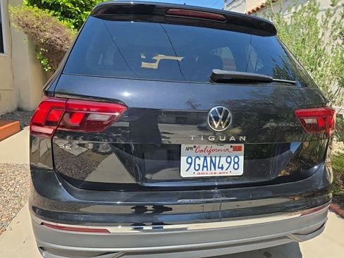 Used 2023 Volkswagen Tiguan SE w/ Panoramic Sunroof Package image 3