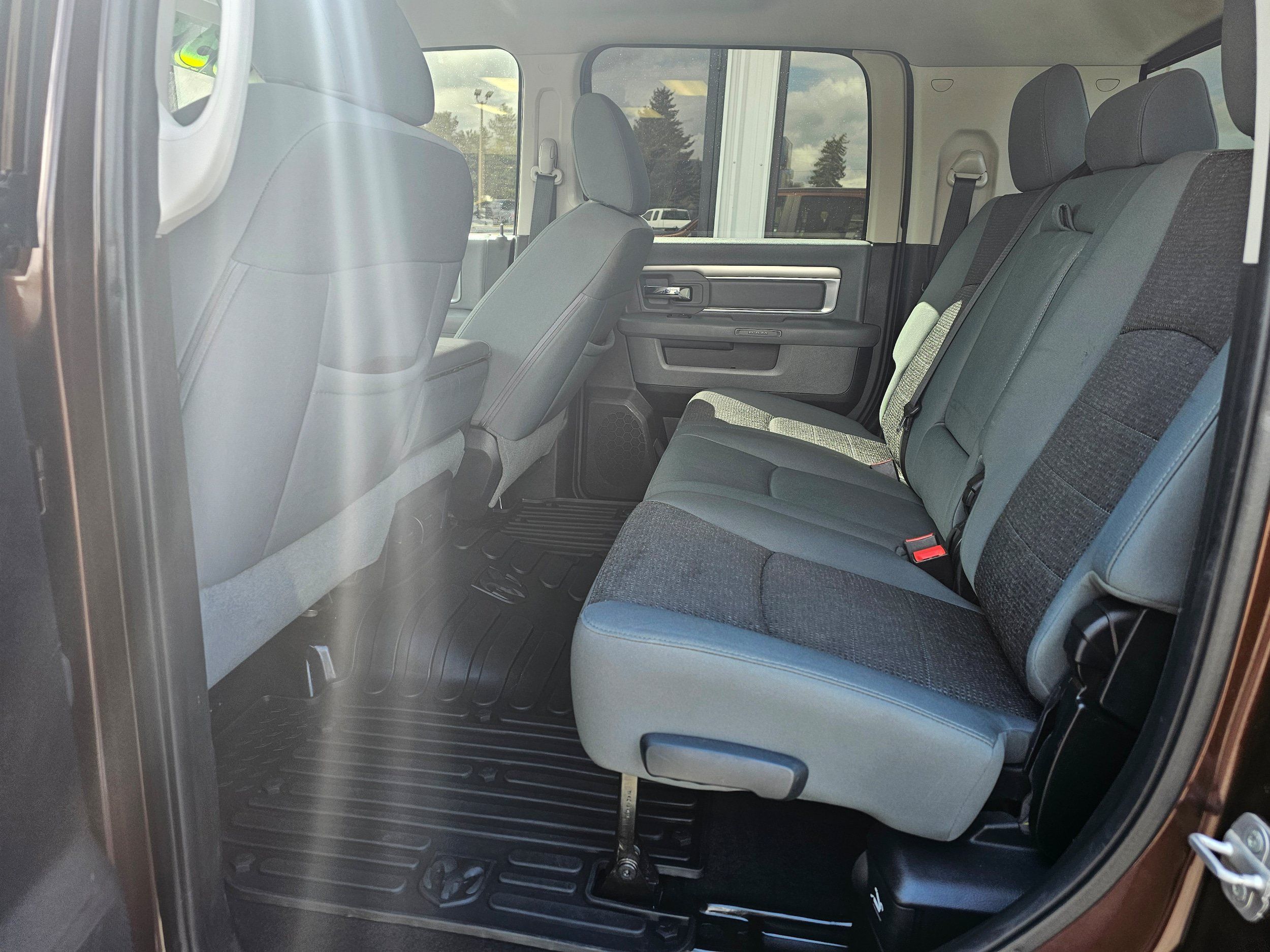 Used 2014 RAM 3500 SLT AWD/4WD image 17