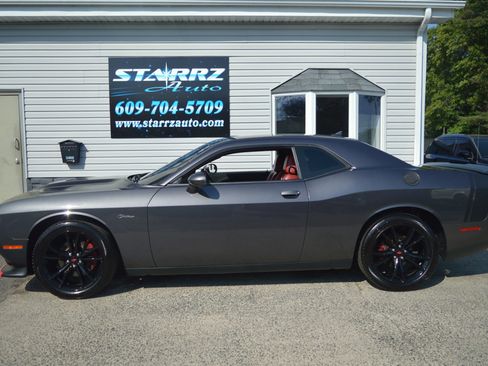 Used 2018 Dodge Challenger SXT Plus RWD image 2