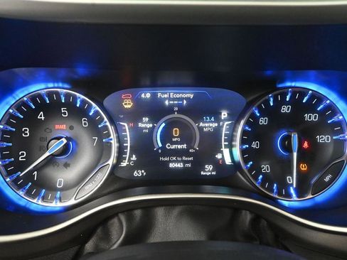 Used 2021 Chrysler Pacifica Touring-L image 30