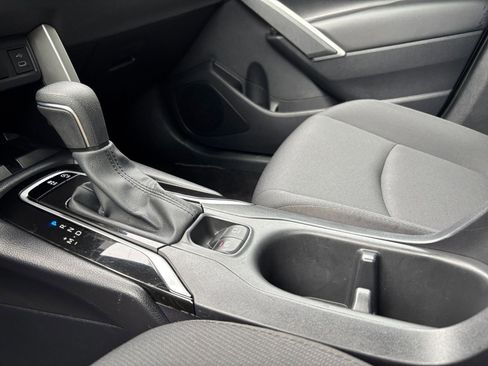 Used 2025 Toyota Corolla Cross LE image 41