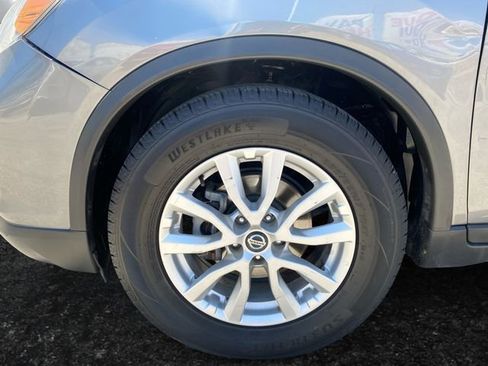 Used 2019 Nissan Rogue SV image 6