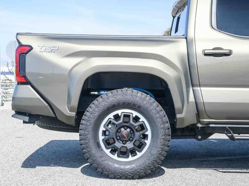 Used 2025 Toyota Tacoma TRD Sport w/ TRD Sport Upgrade Package image 11