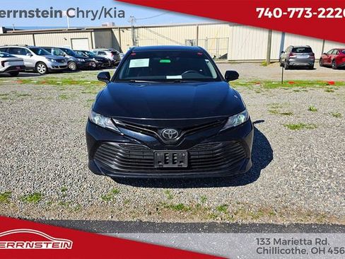 Used 2019 Toyota Camry LE image 3
