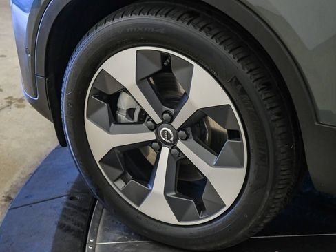 Certified 2026 Volvo XC40 B5 Plus AWD/4WD image 10