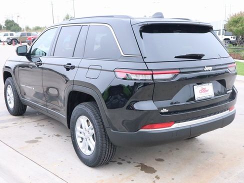 New 2025 Jeep Grand Cherokee Laredo image 21