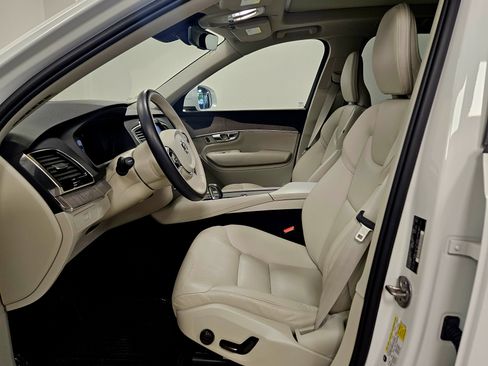 Used 2023 Volvo XC90 B5 Plus AWD/4WD image 9