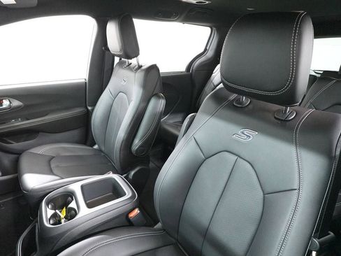 New 2026 Chrysler Pacifica Select w/ S Appearance Package FWD image 14