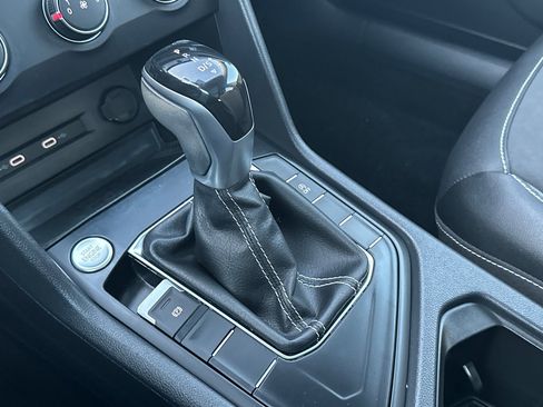 Certified 2022 Volkswagen Taos SE image 21