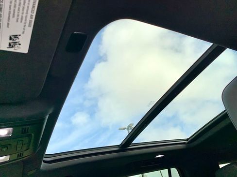 Used 2023 Chevrolet Tahoe Z71 w/ Luxury Package image 17