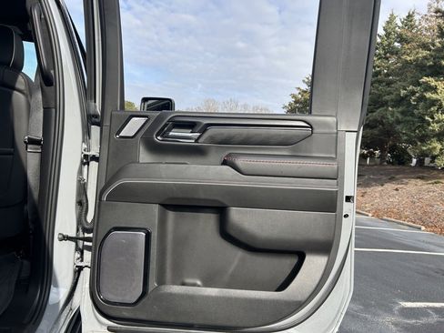 Used 2025 GMC Sierra 2500 AT4X image 59