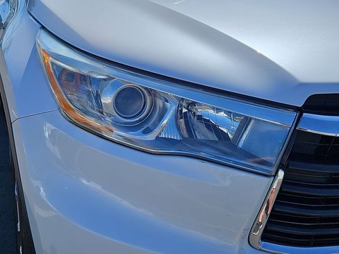 Used 2016 Toyota Highlander Limited image 11