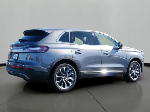 Used 2023 Lincoln Nautilus Reserve image 3