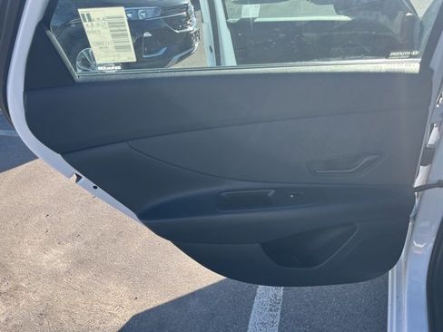 Used 2025 Hyundai Elantra SEL image 11