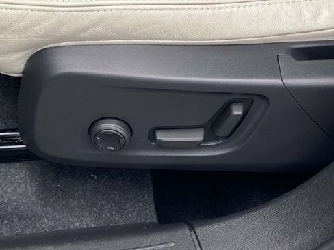 Used 2023 Volvo XC40 B5 Ultimate w/ Protection Package Premier image 15