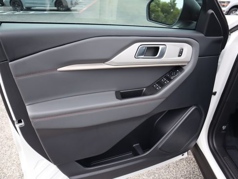 New 2025 Ford Explorer Active image 14