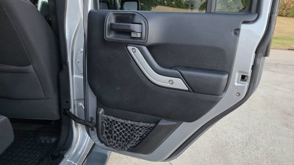 Used 2014 Jeep Wrangler Unlimited Sahara AWD/4WD image 34