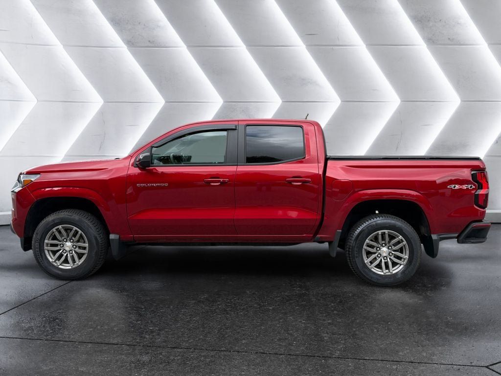 Used 2024 Chevrolet Colorado LT w/ LT Convenience Package II AWD/4WD image 3