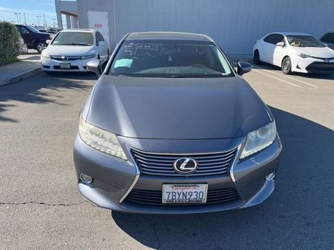 Used 2013 Lexus ES 300h w/ Luxury Pkg image 2