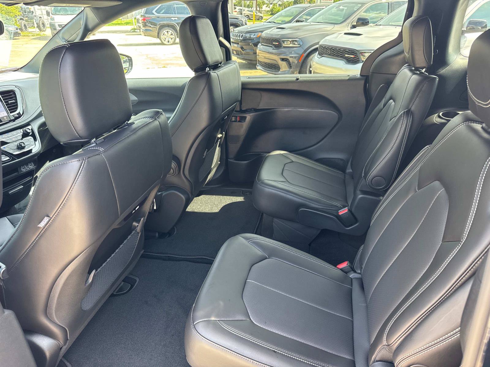 New 2025 Chrysler Pacifica Select FWD image 16