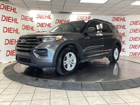 Used 2020 Ford Explorer XLT w/ Comfort Package AWD/4WD image 3