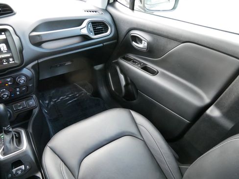 Used 2023 Jeep Renegade Limited image 11