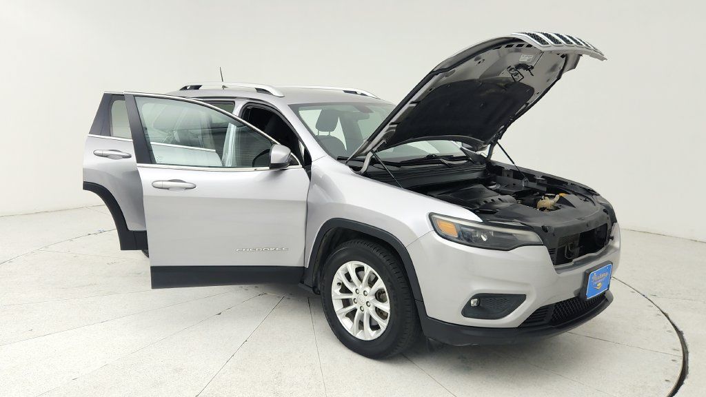 Used 2019 Jeep Cherokee Latitude w/ Popular Appearance Group FWD image 9