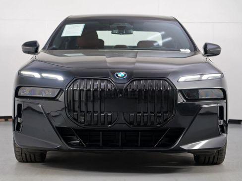 Used 2023 BMW i7 xDrive60 image 7