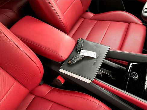 Used 2025 Porsche Macan 4 Electric image 16