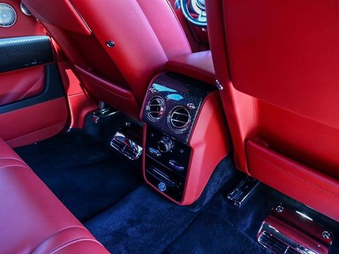 Used 2021 Rolls-Royce Cullinan Black Badge AWD/4WD image 44