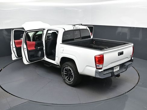 Used 2016 Toyota Tacoma SR5 w/ Towing Package image 2