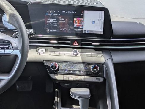 Used 2024 Hyundai Elantra SEL FWD image 18