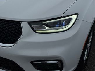 New 2026 Chrysler Pacifica Limited w/ Uconnect Theater Family Group video 2